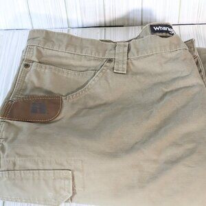 Wrangler Riggs Workwear Size 42 x 30 green cargo multi-pocket work/carpenter pan